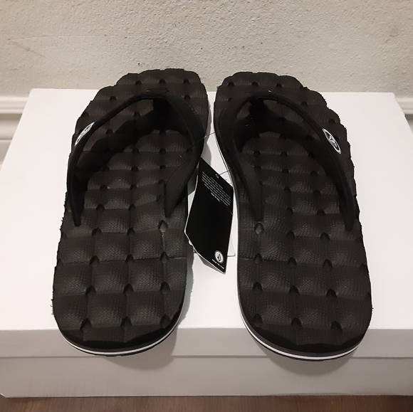 Volcom - Picture 3 of 3